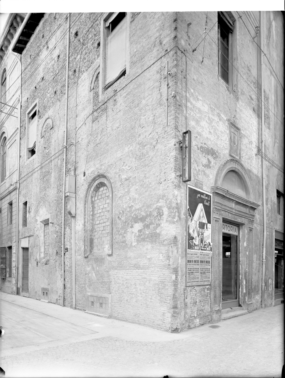 Architettura sacra - Chiese – Spazi esterni - Sec. 15 (negativo) di A. Villani & Figli (ditta) (seconda metà XX)