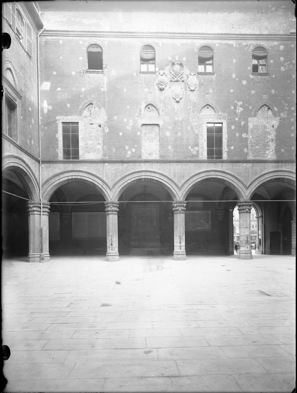 Architettura civile - Palazzi comunali – Sec. 15 (negativo, insieme) di Bolognesi Orsini (ditta), Fioravanti, Fioravante (secondo quarto XX)