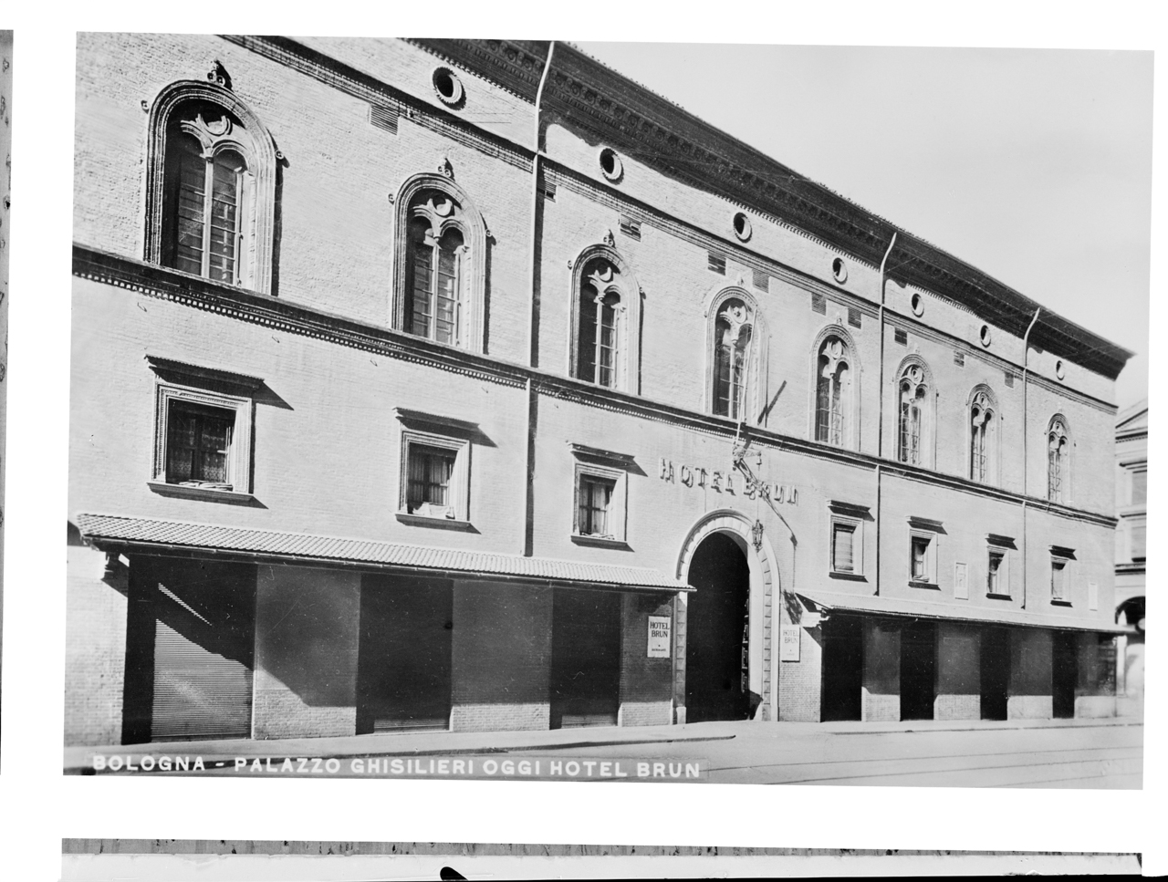 Italia - Emilia Romagna - Bologna - Palazzo Ghisilieri <Sec. XV> - Hotel Brun (negativo) di Fototecnica Bolognese (studio) (XX)