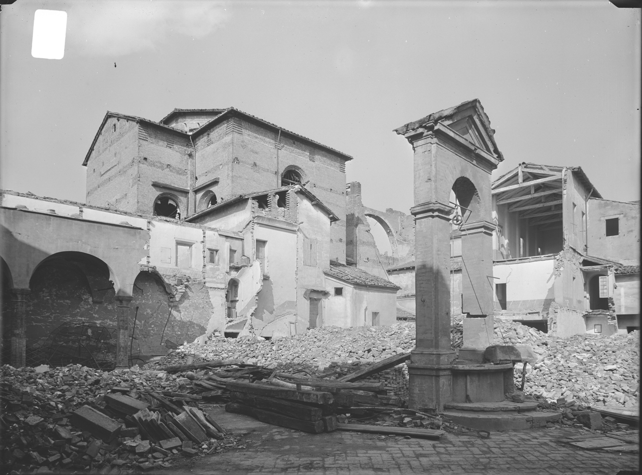 Architettura - Monasteri - Chiostri – Sec. 15 (negativo) di A. Villani & Figli (ditta) (secondo quarto XX)