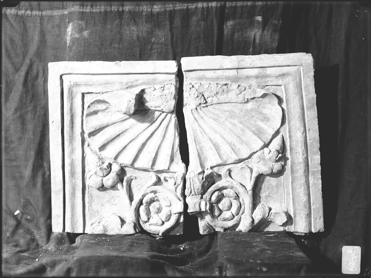 Elementi architettonici in terracotta – Lesene - Fregi (negativo, insieme) di A. Villani & Figli (ditta), Savelli, Sperandio (secondo quarto XX)