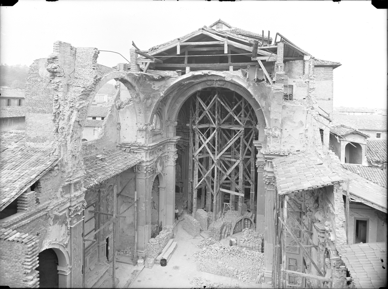 Edifici di culto – Interni - Cappelle – Navate (negativo) di A. Villani & Figli (ditta) (secondo quarto XX)