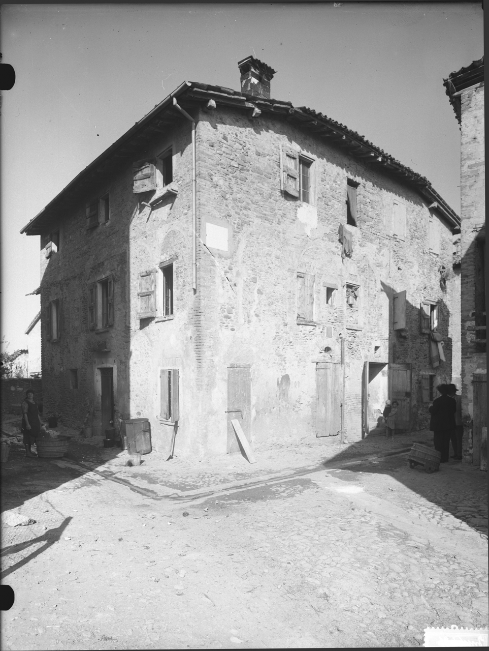 Architettura civile - Abitazioni - Sec. 16 (negativo) di Anonimo (prima metà XX)