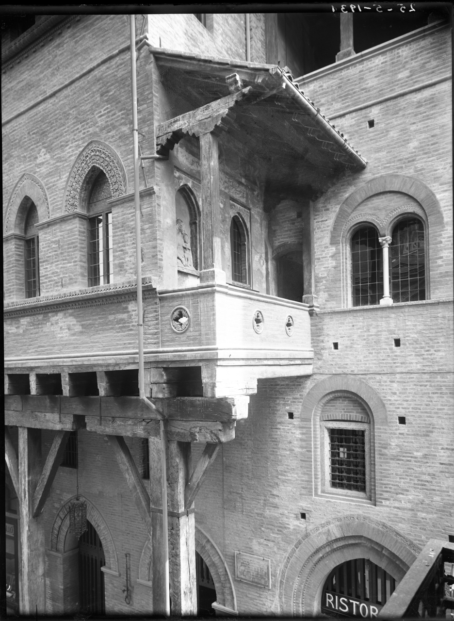Emilia Romagna - Bologna - Palazzo della Mercanzia (negativo, insieme) di A. Villani & Figli (XX)