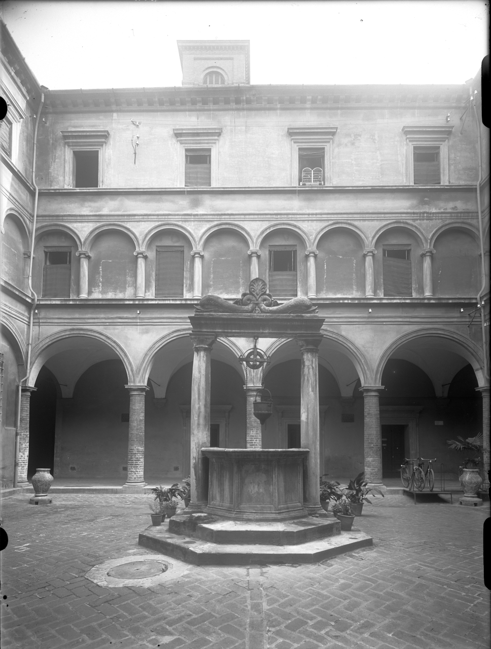 Architettura religiosa - Interni - Chiostro - Pozzo (negativo, insieme) di Cascianelli, Primo, Valle, Andrea da (XX)