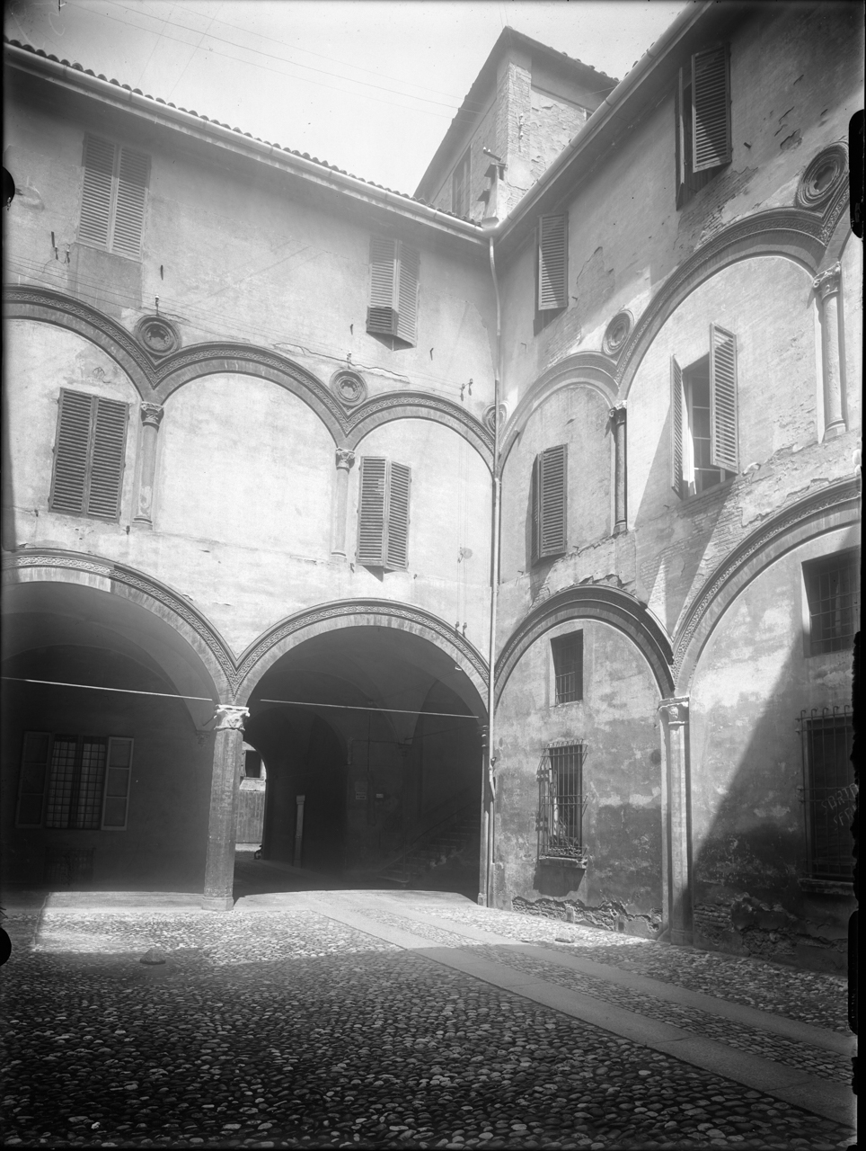 Elementi architettonici - Portico - Cortile - Loggiati (negativo) di Cascianelli, Primo (XX)