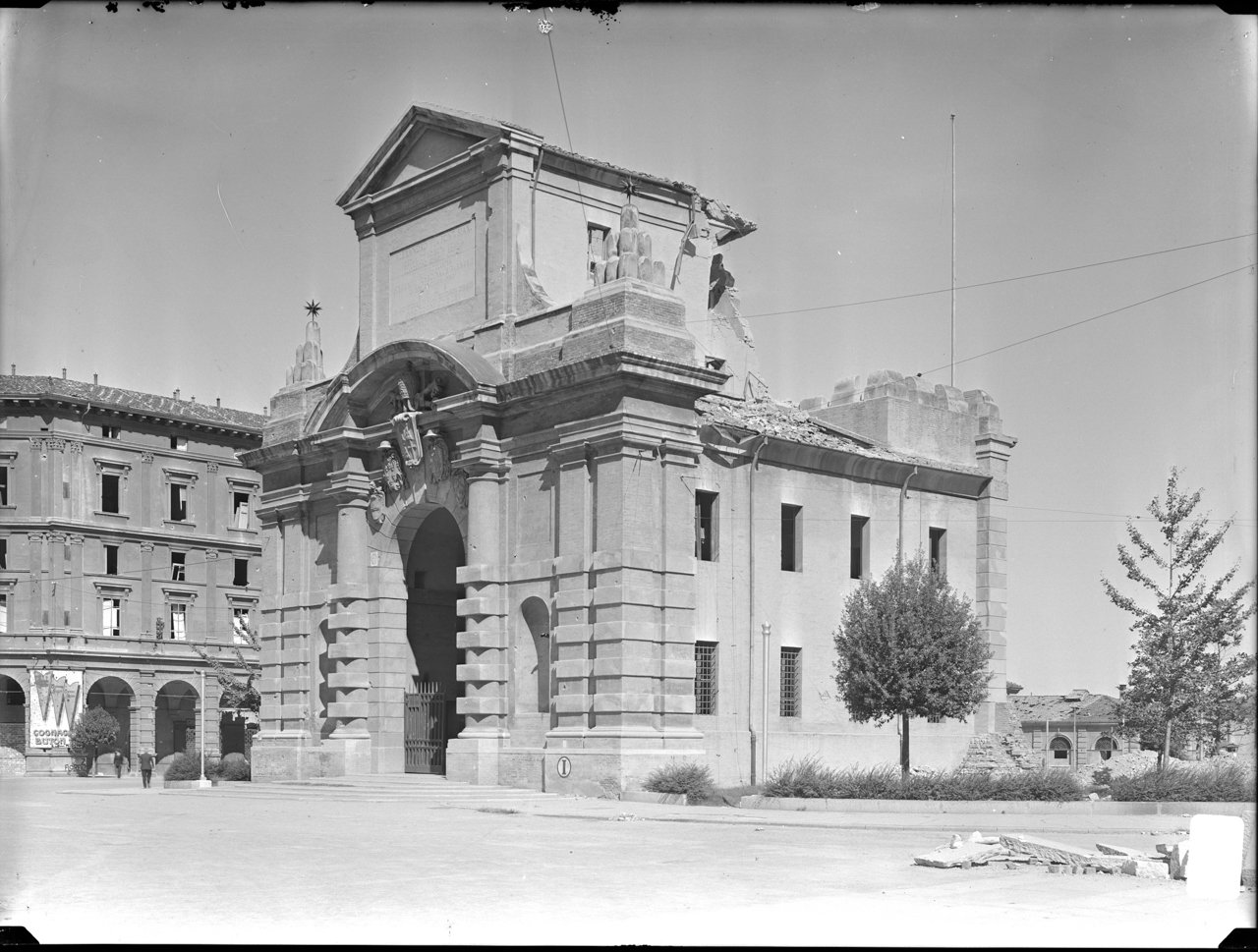 Architettura militare - Fortificazioni - Porte urbiche (negativo, insieme) di Achille Villani, Provaglia, Bartolomeo (XX)