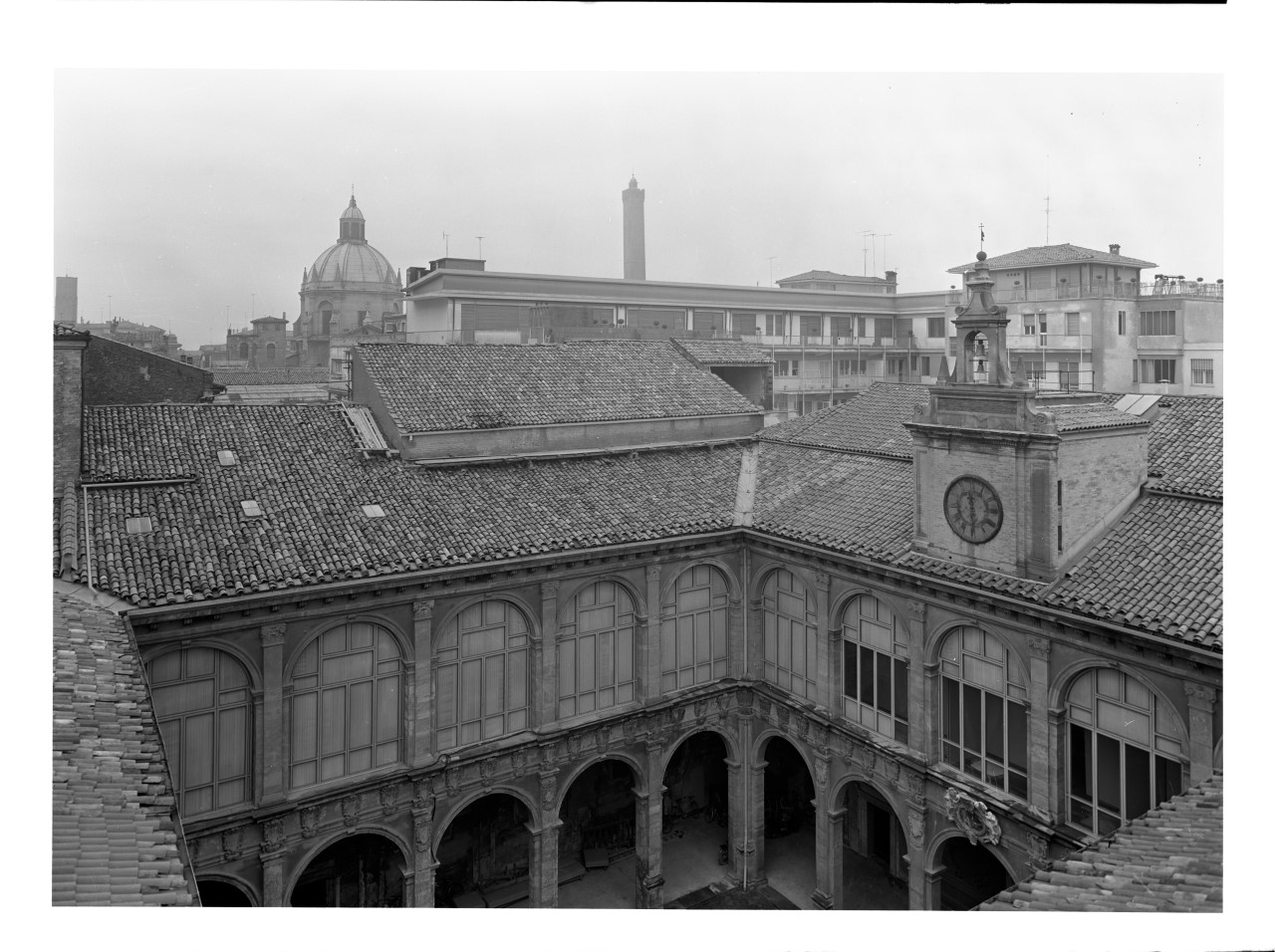 Architettura civile - Palazzi pubblici - Università degli Studi di Bologna (negativo, insieme) di Anonimo, Morandi, Antonio detto il Terribilia (XX)