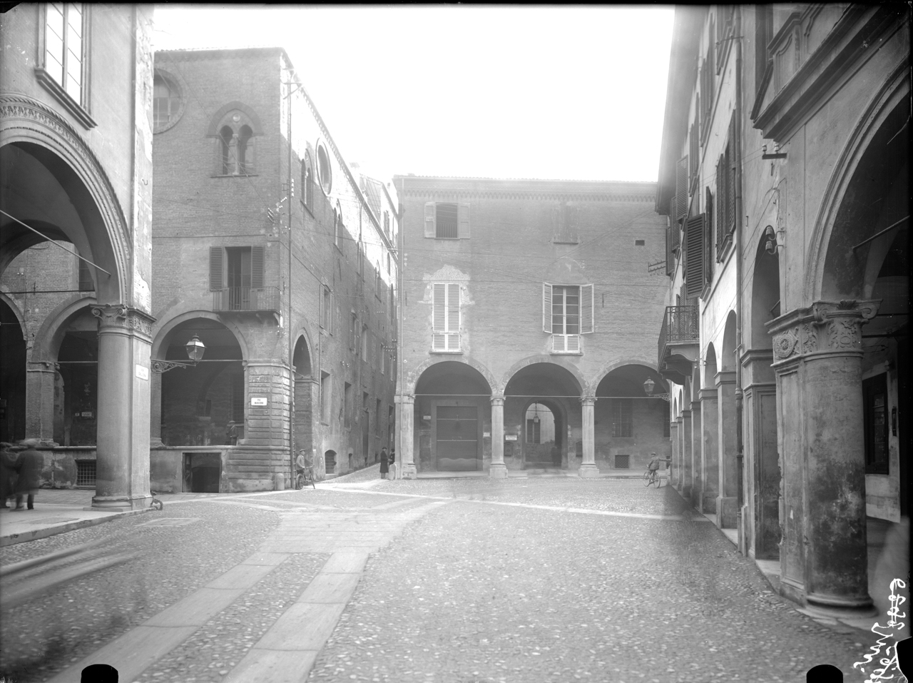 Architettura – Palazzi – Sec. 15 (negativo, insieme) di Bolognesi Orsini (ditta) (secondo quarto XX)