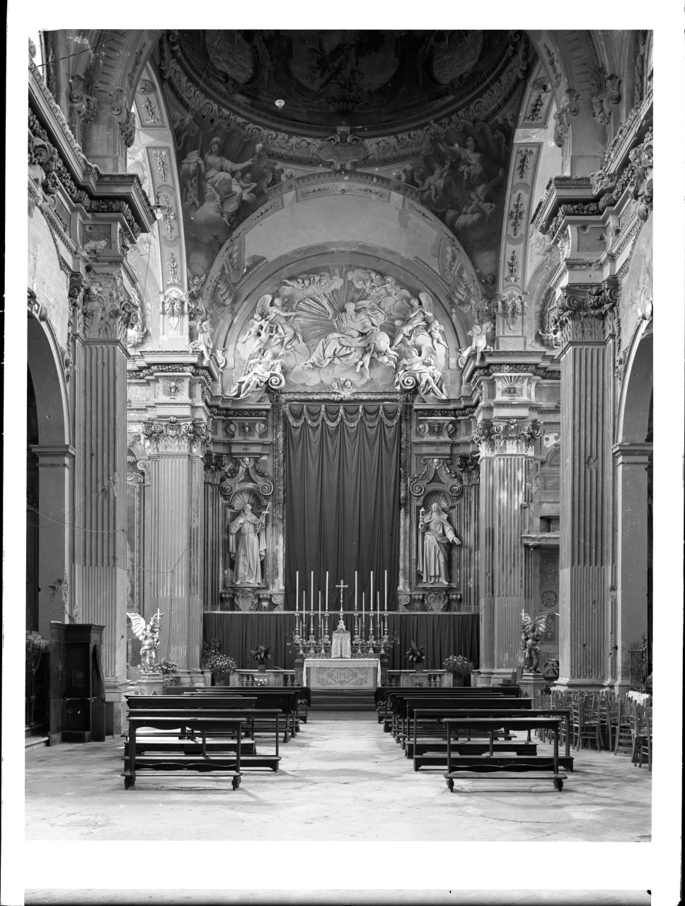 Edifici di culto - Chiese - Interni - Cappelle (negativo) di Anonimo, Monti, Giovan Giacomo (terzo quarto XX)