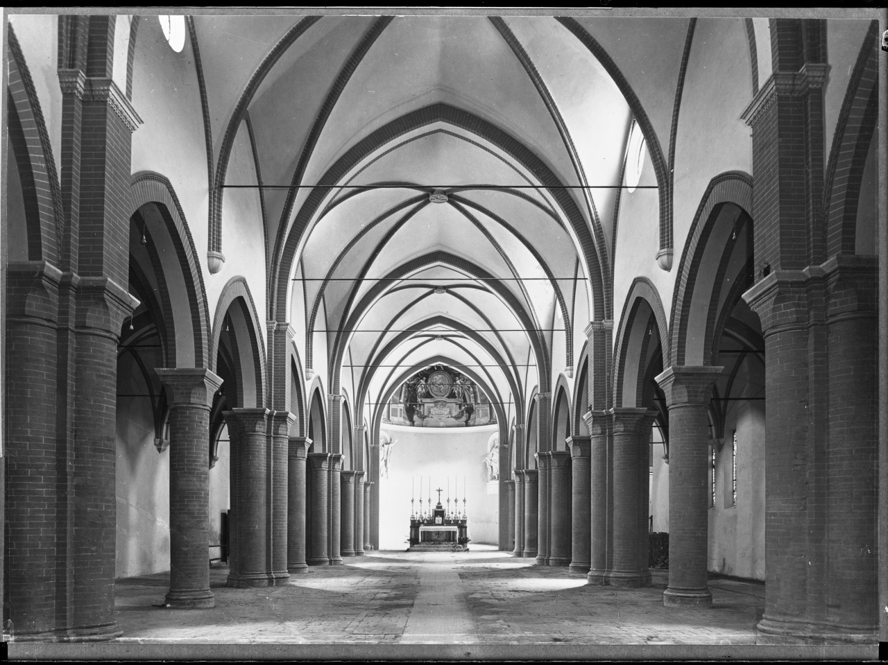 Architettura - Restauro - Guerra mondiale 1939-1945 (negativo) di Anonimo seconda metà sec XIX (XX)