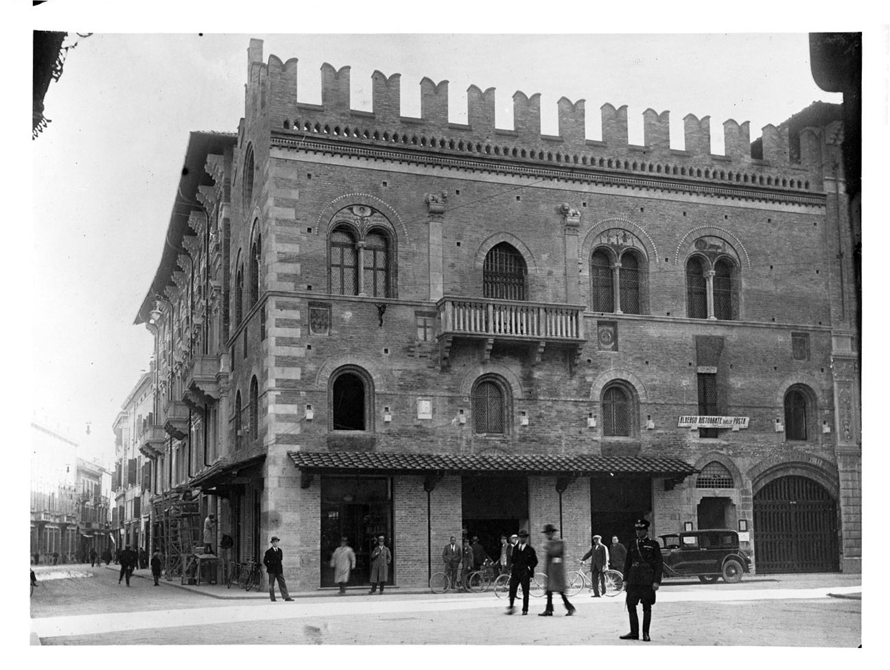 Italia - Emilia-Romagna - Reggio nell'Emilia - Palazzo del Capitano del Popolo (negativo) di Anonimo (XX)