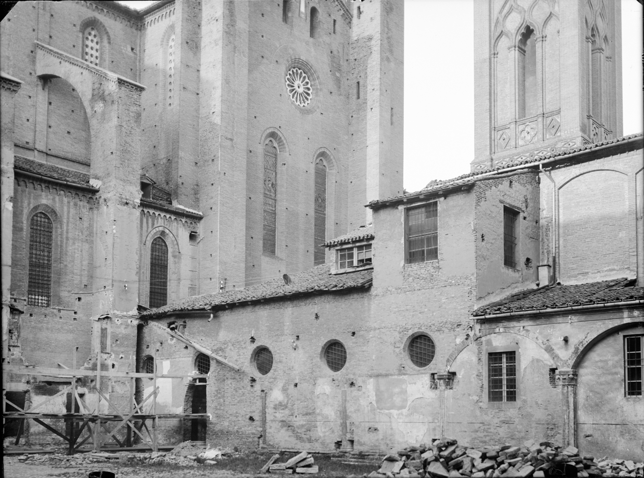 Italia - Emilia Romagna - Bologna - Convento di San Francesco - Chiostro dei Morti (negativo, insieme) di Vettori, Giuseppe (XX)
