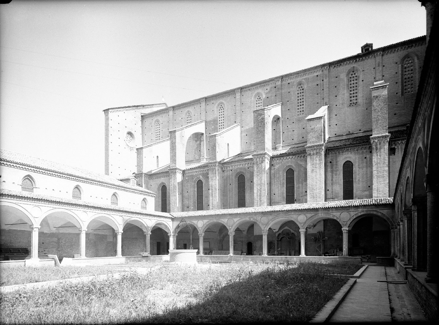 Architettura - Conventi - Chiostri - Ricostruzione postbellica <Seconda Guerra mondiale> - Restauro (negativo) di A. Villani & Figli (XX)