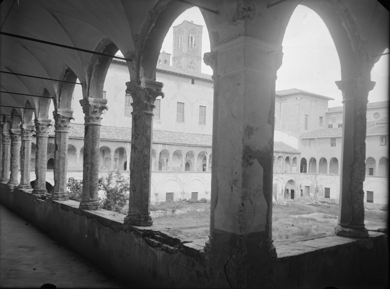 Italia - Emilia Romagna - Bologna - Basilica di San Francesco - Chiostro Grande (negativo) di Vettori, Giuseppe (XX)