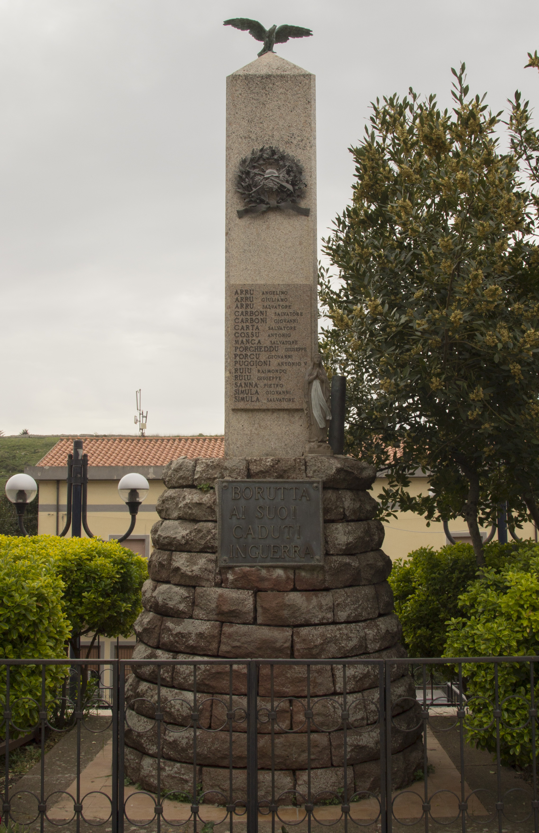 Allegoria della Vittoria come aquila (monumento ai caduti - ad obelisco) - bottega sarda (XX)
