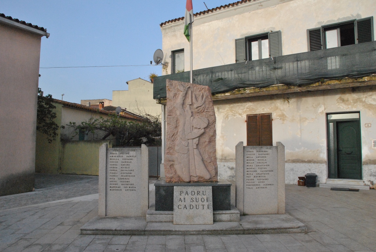 monumento ai caduti - a stele - bottega sarda (XX)