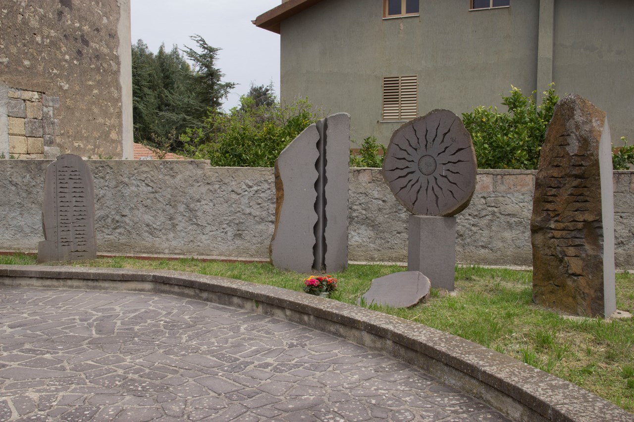 monumento ai caduti - a stele di Sciola Pinuccio (XX)