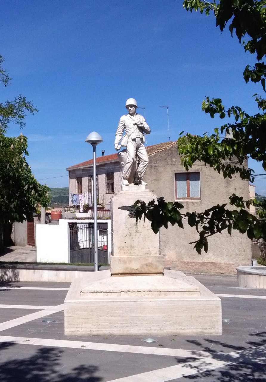 figura di soldato (monumento ai caduti - a cippo) - bottega italiana (XX)