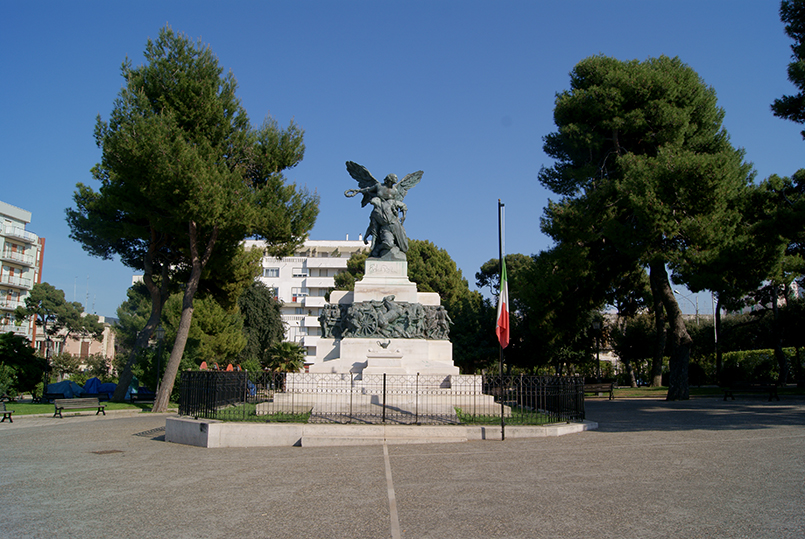 allegoria della morte del soldato per la Vittoria (monumento ai caduti - a cippo) di Cozzoli Giulio, Bruno A (XX)