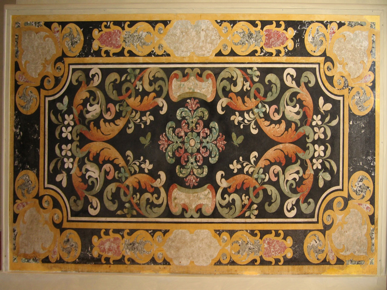 motivi decorativi a girali vegetali, palmette e cartigli (paliotto - a pannello piano) - bottega fiorentina (fine/ inizio secc. XVII/ XVIII)