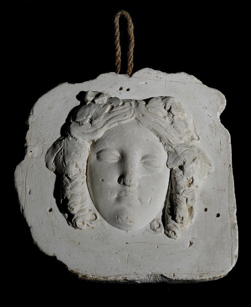 testa di donna (rilievo) di Bartolini Lorenzo (bottega) (sec. XIX)