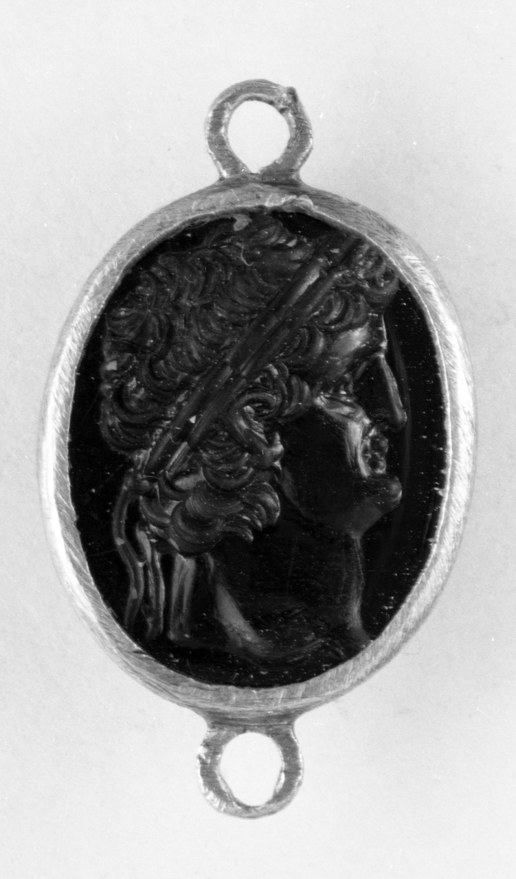 testa di Nerone (decorazione a intaglio) - bottega italiana (secc. XVI/ XVII)