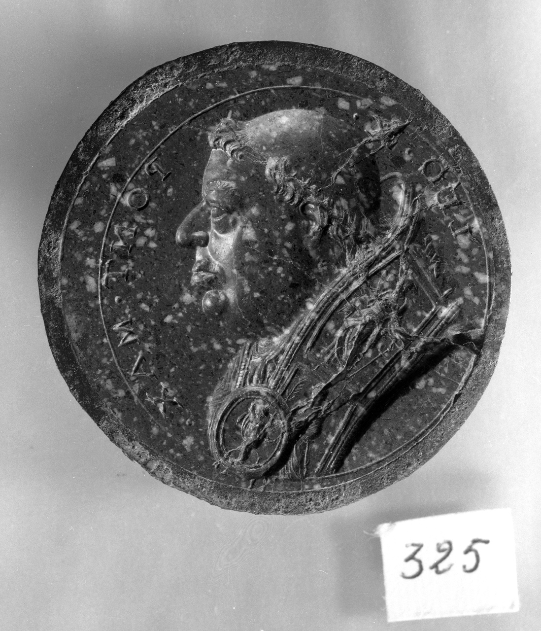 busto di Leone X (decorazione a intaglio) di Serbaldi Pier Maria detto Tagliacarne (sec. XVI)