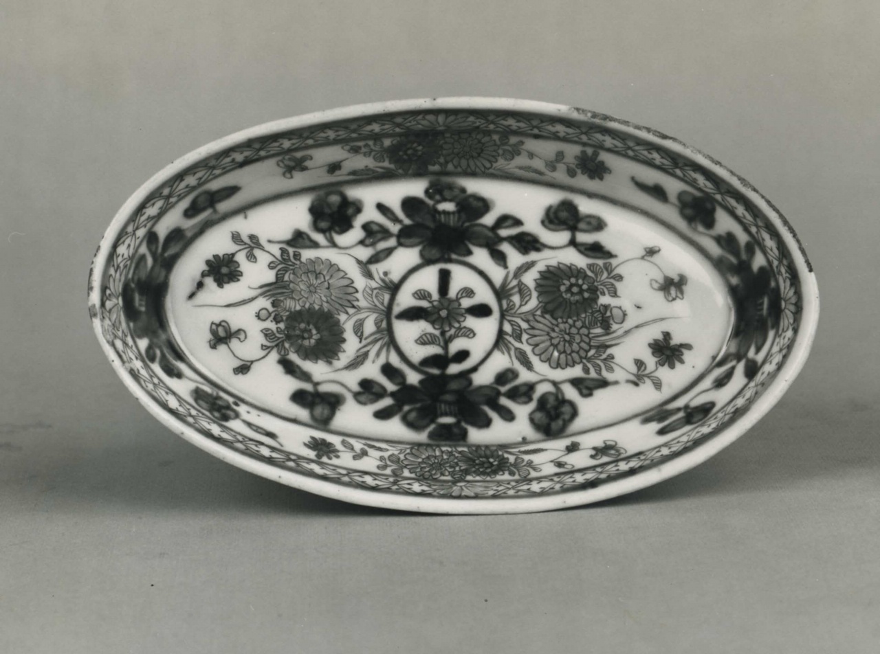 vassoio - manifattura cinese (inizio sec. XVIII)