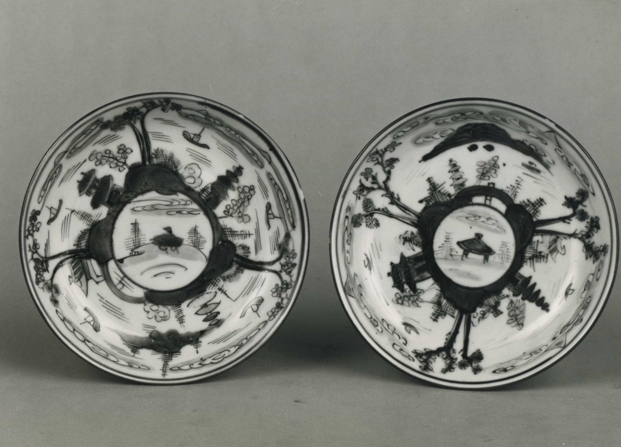 piattino, serie - manifattura cinese (primo quarto sec. XVIII)