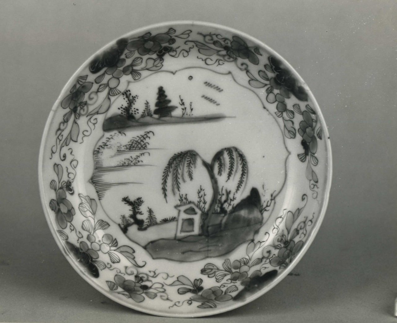 piattino - manifattura cinese (inizio sec. XVIII)