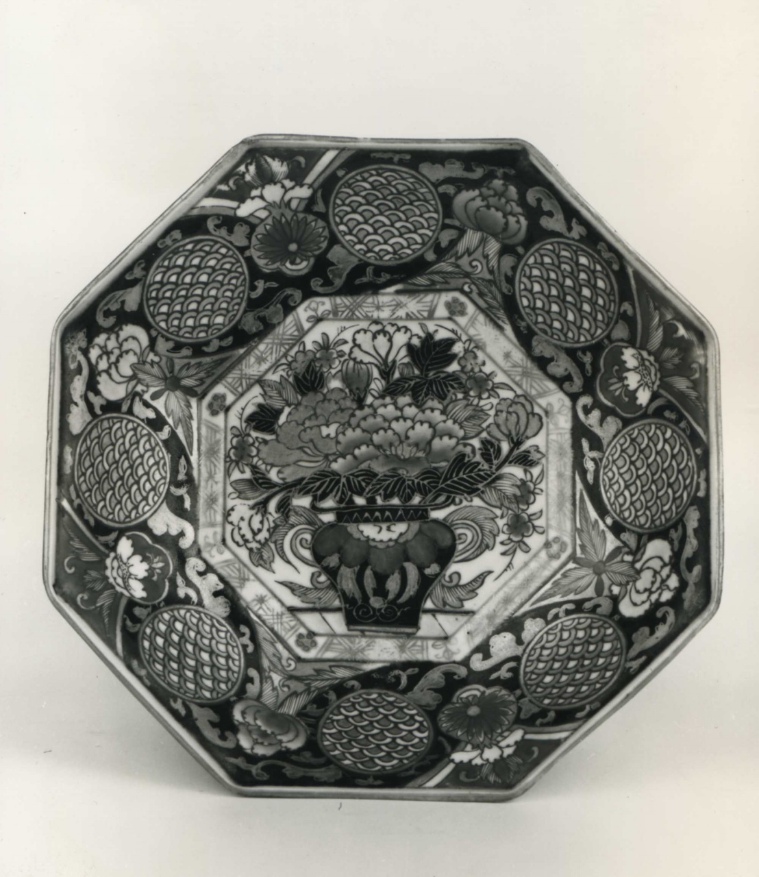 piatto, serie - manifattura giapponese (inizio sec. XVIII)