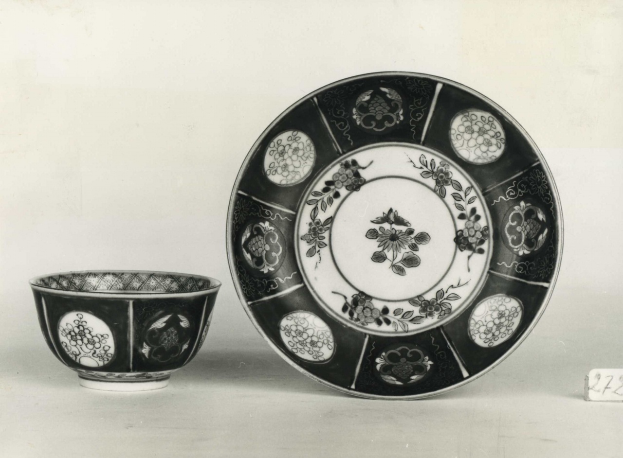 piattino, elemento d'insieme - manifattura giapponese (prima metà sec. XVIII)