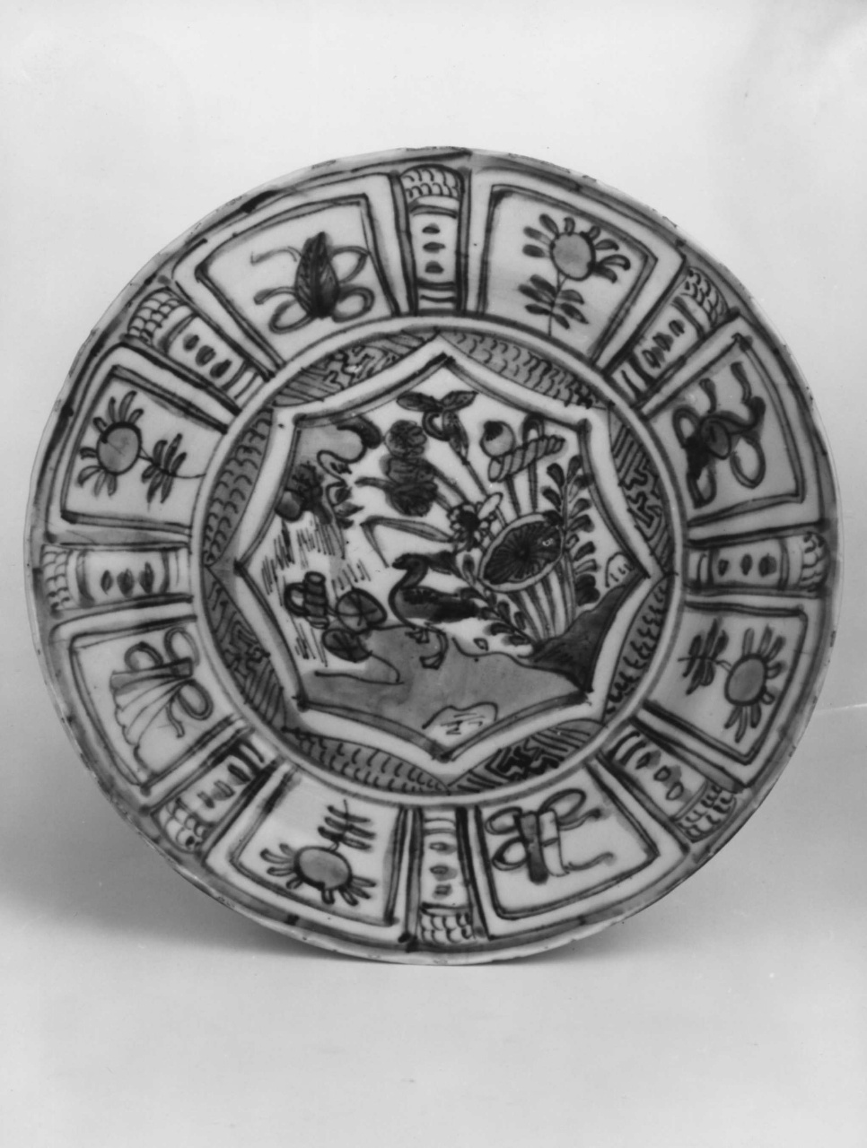 piatto - manifattura cinese (primo quarto sec. XVII)