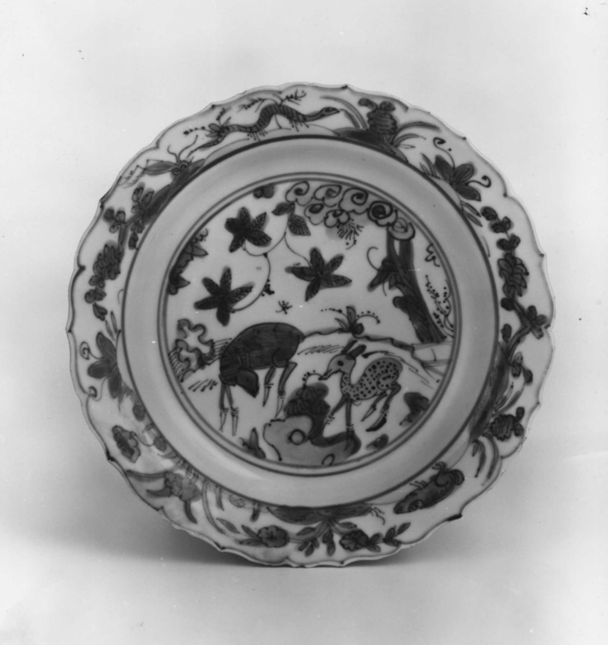 piatto - manifattura cinese (fine sec. XVI)