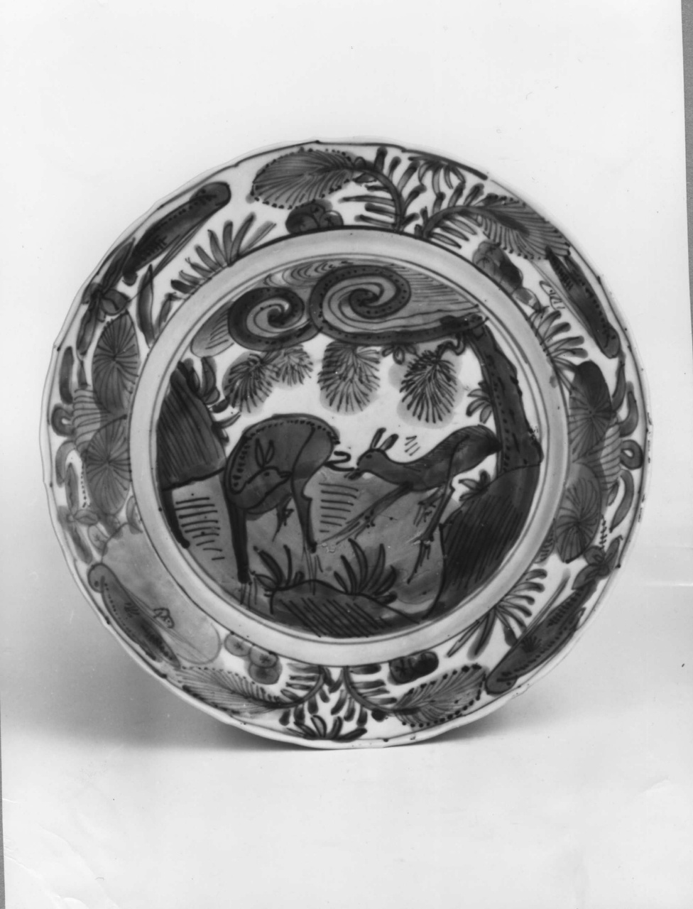 piatto - manifattura cinese (fine/ inizio secc. XVI/ XVII)