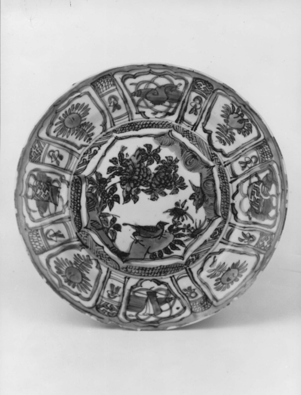 piatto - manifattura cinese (secondo quarto sec. XVII)