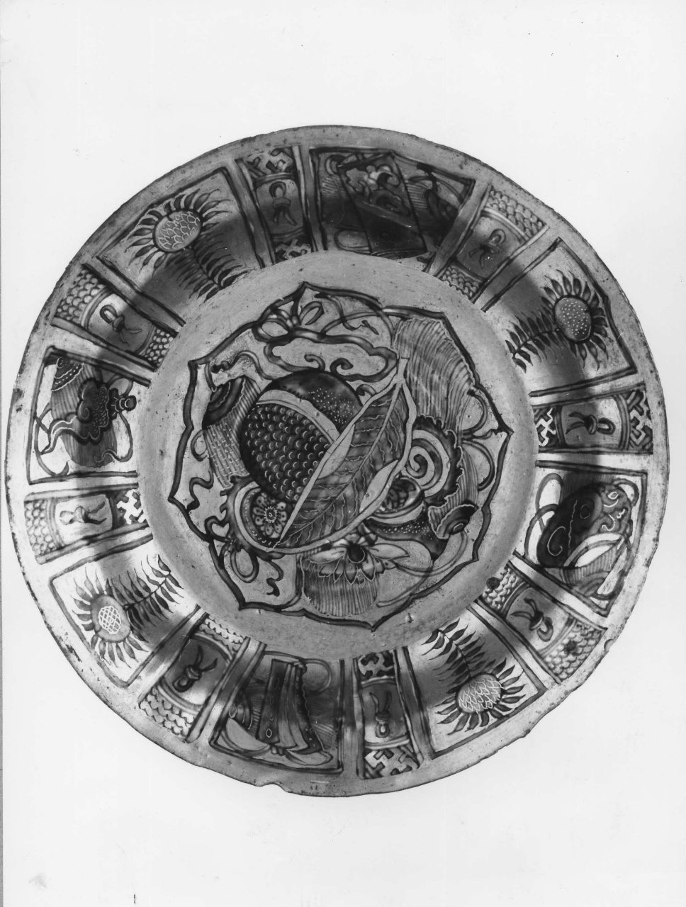 piatto - manifattura cinese (secondo quarto sec. XVII)