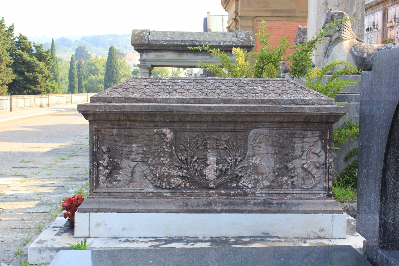 sarcofago con coperchio - ambito fiorentino (sec. XX)