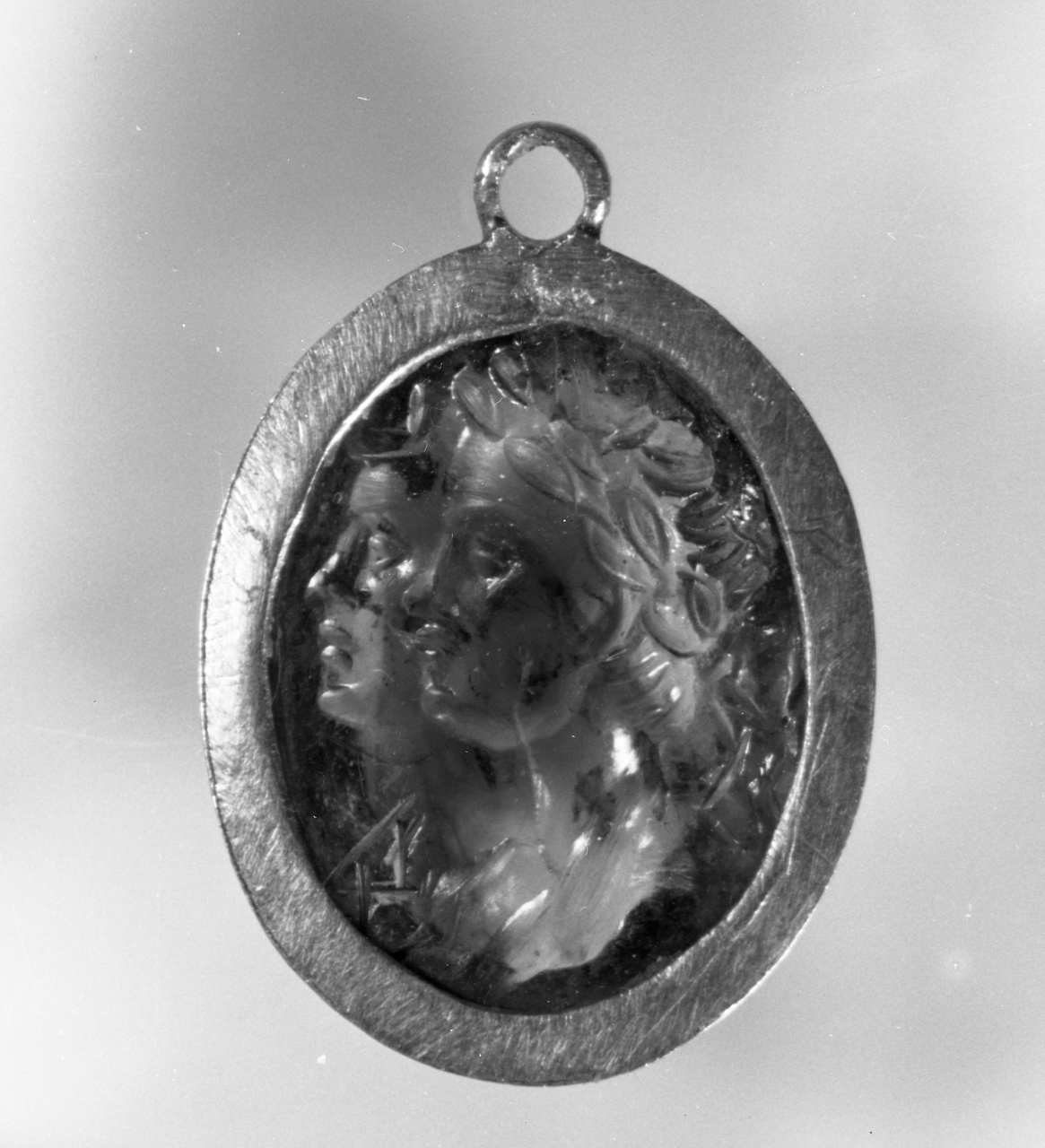 due busti accollati (decorazione a intaglio) - bottega italiana (?) (sec. XVIII)