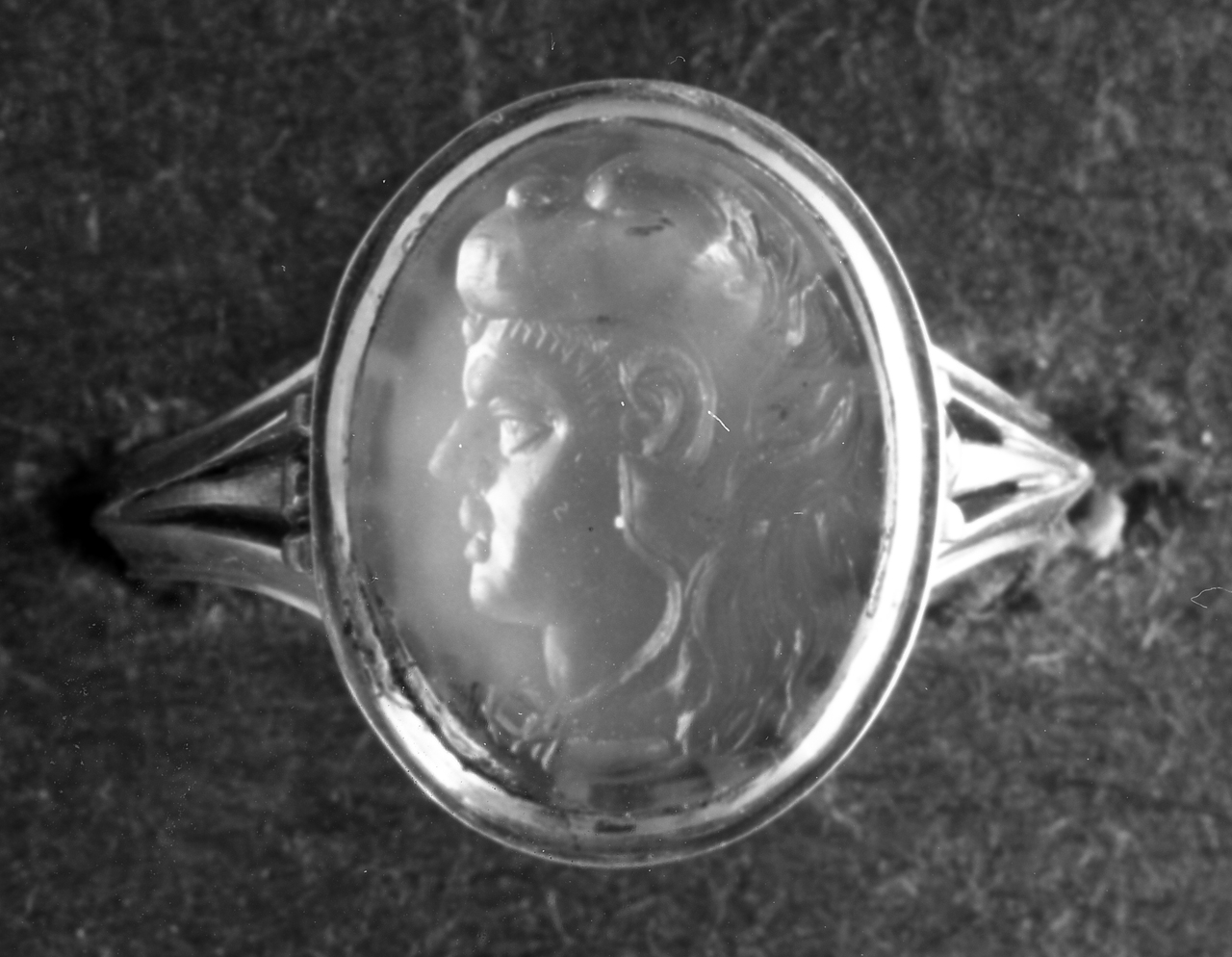 testa di Ercole (decorazione a intaglio) - bottega italiana (?) (fine/ inizio secc. XVII/ XVIII)