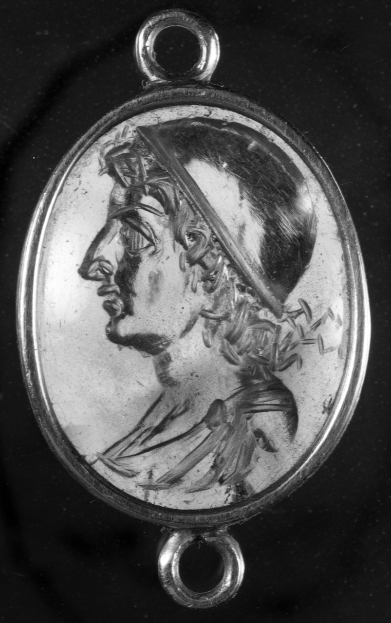 busto maschile (decorazione a intaglio) - bottega italiana (secc. XVII/ XVIII)