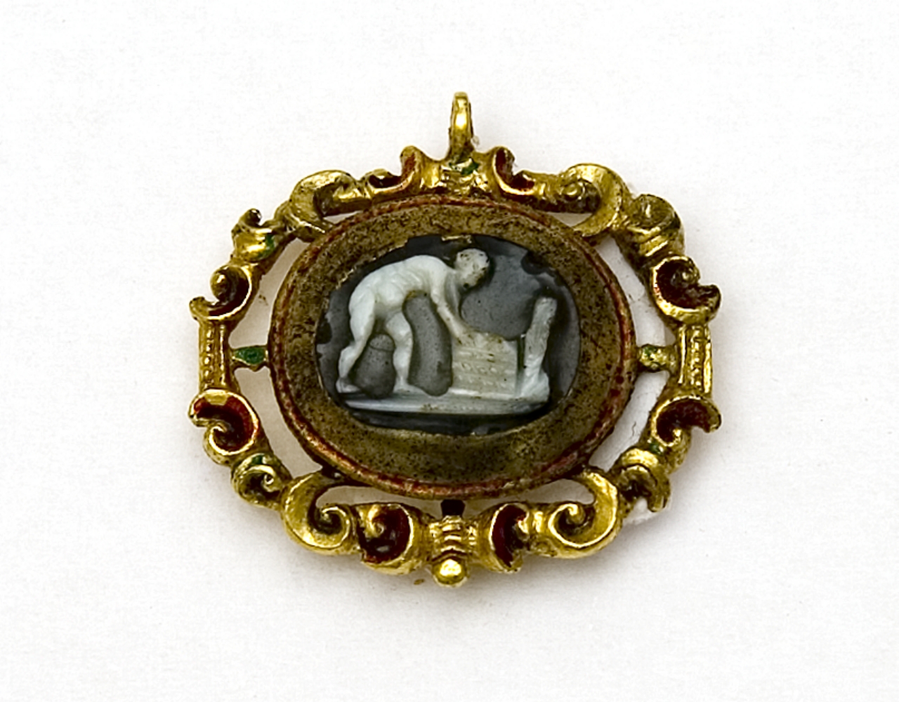 figura maschile con cesta (cammeo) - bottega italiana (seconda metà, prima metà sec. XVI, sec. XVII)