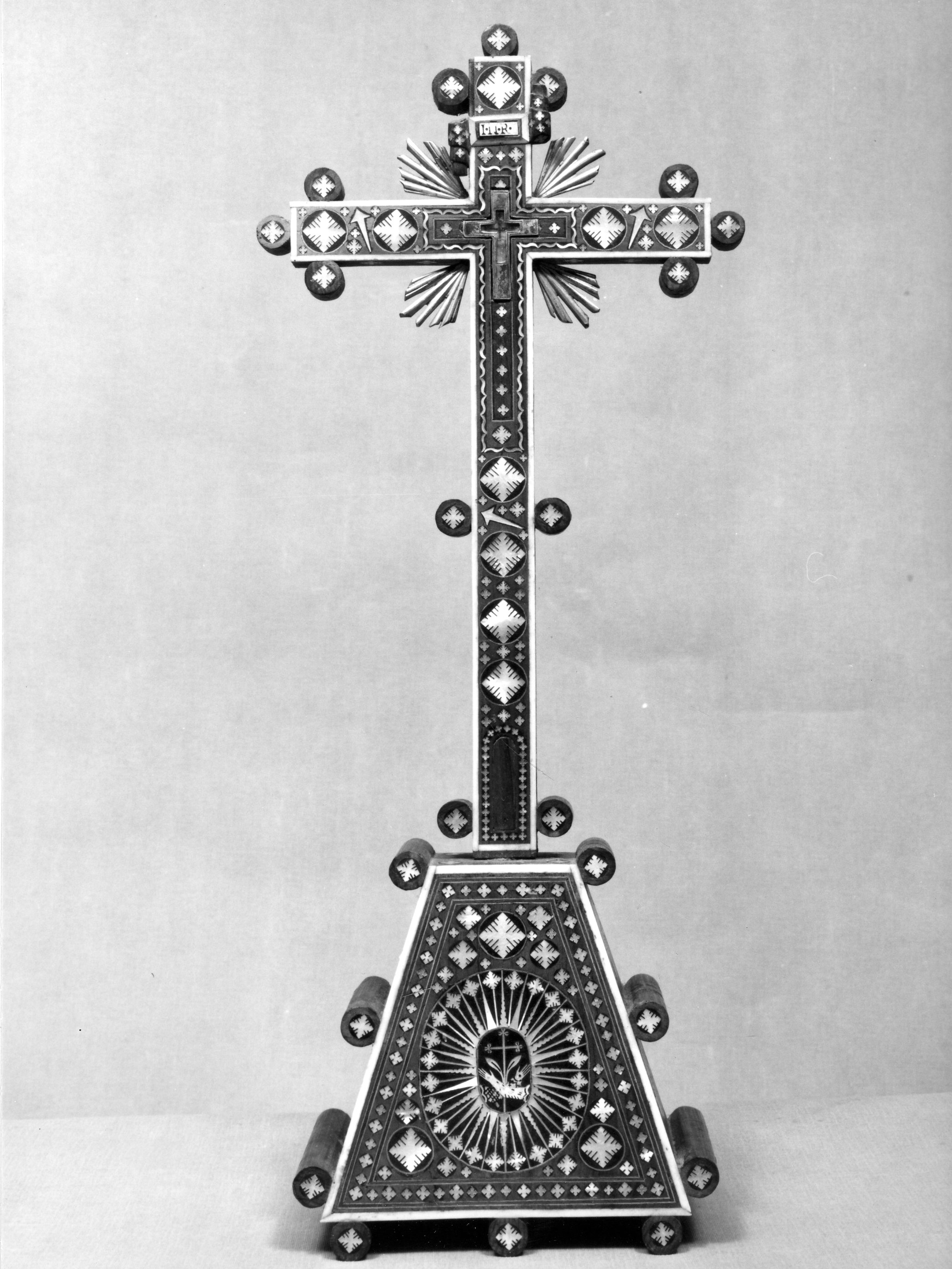 reliquiario - a croce - ambito gerosolimitano (secondo quarto sec. XVIII)