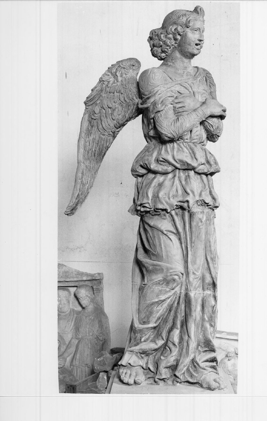 angelo annunciante (statua, elemento d'insieme) di Mantegna Andrea (maniera) (inizio sec. XVI)