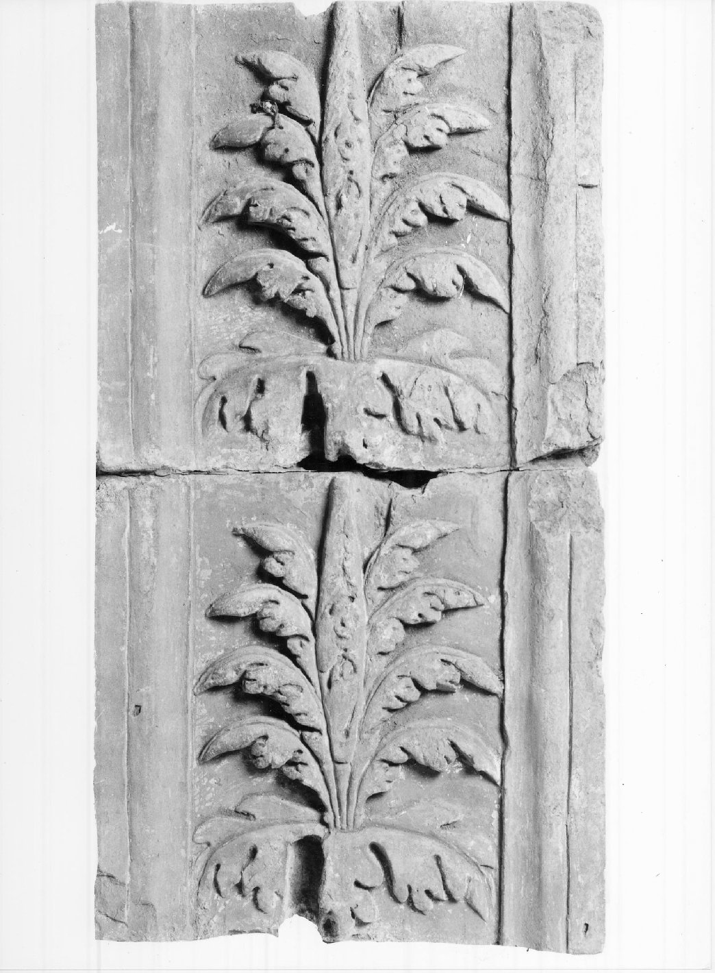 cornice architettonica, frammento - manifattura mantovana (secc. XV/ XVI)