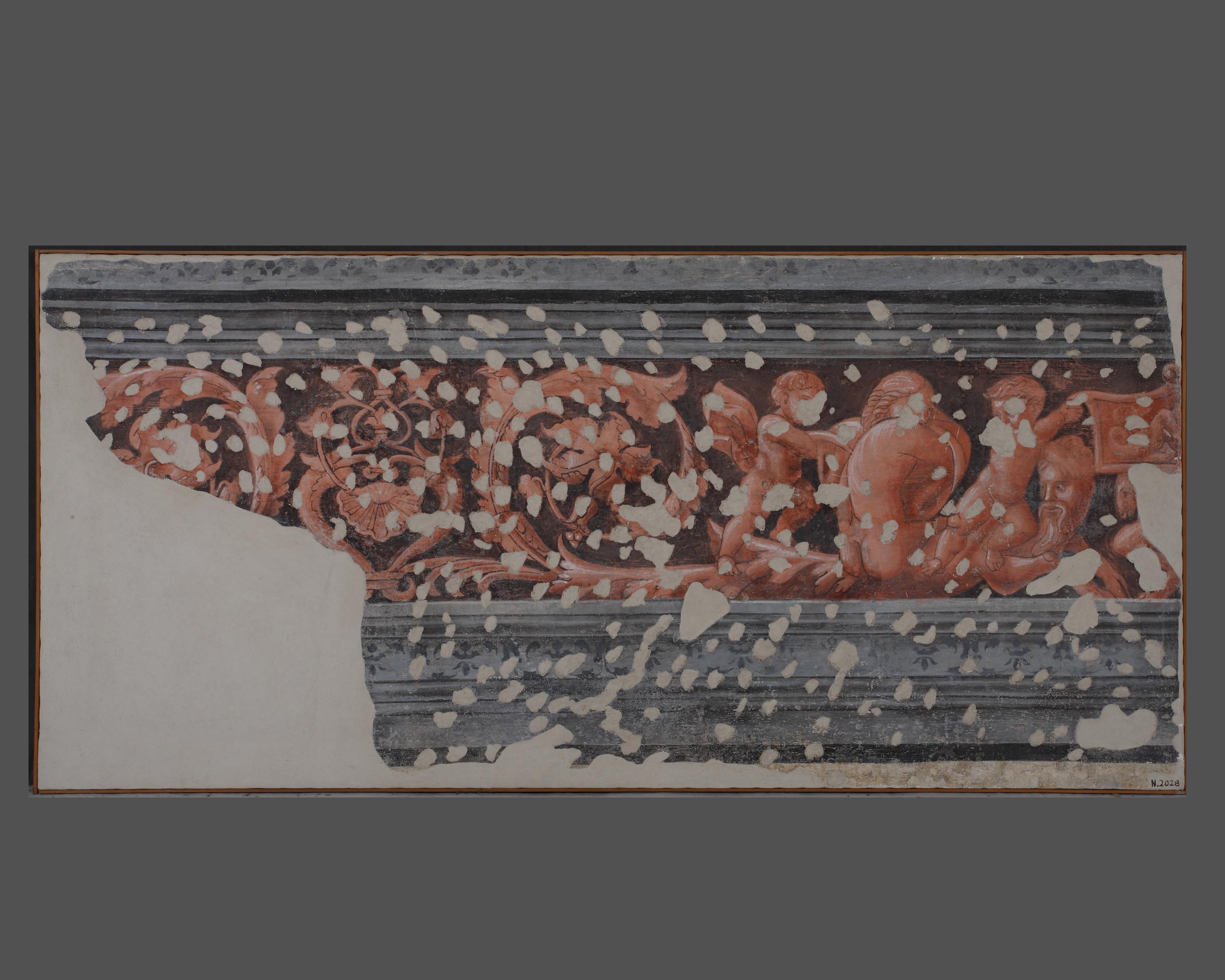 Fregio ornamentale con putti reggitarga e grilli (dipinto, frammento) - ambito mantovano (sec. XVI)