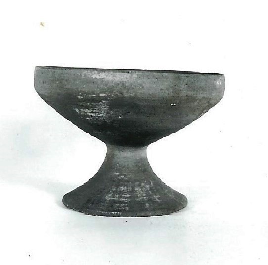 coppa/ su piede - produzione etrusca (VI a.C)