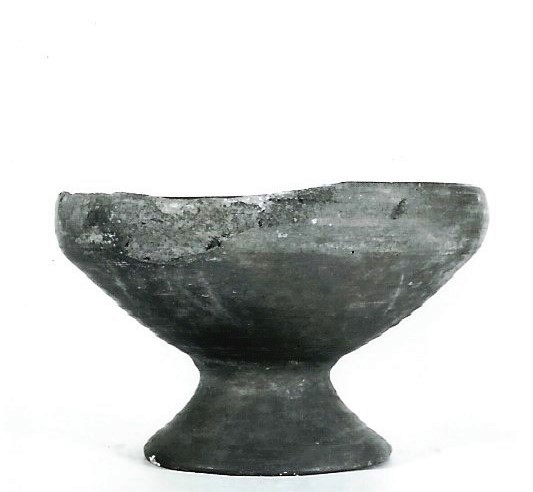 coppa/ su piede - produzione etrusca (VI a.C)