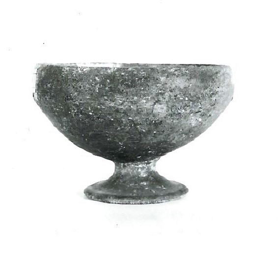 coppa/ su piede - produzione etrusca (VI a.C)